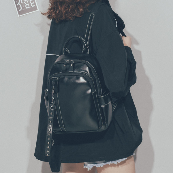 Eko bőrből készült alkalmi női hátizsák barna és fekete színben