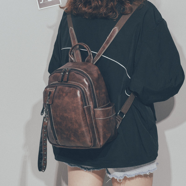 Eko bőrből készült alkalmi női hátizsák barna és fekete színben