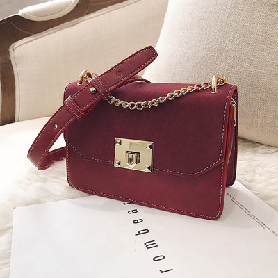 Elegáns kézitáska fém csattal több színben