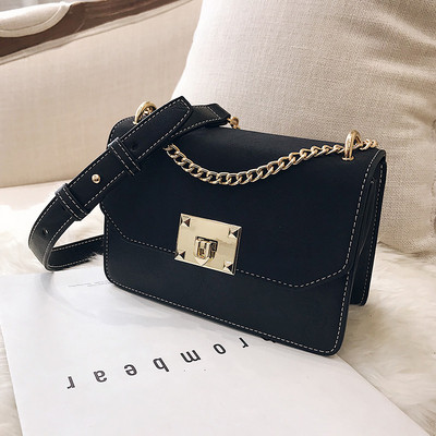 Elegáns kézitáska fém csattal több színben