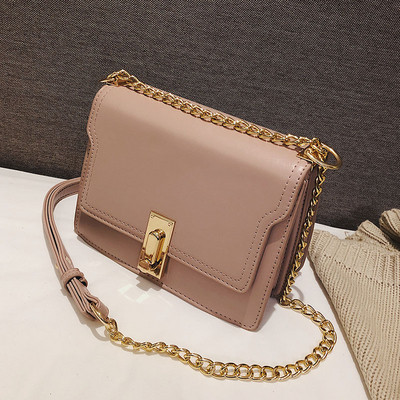 Κομψή γυναικεία τσάντα από οικολογικό δέρμα με μεταλλική λαβή