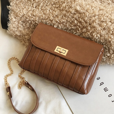 Γυναικεία τσάντα σε διάφορα χρώματα