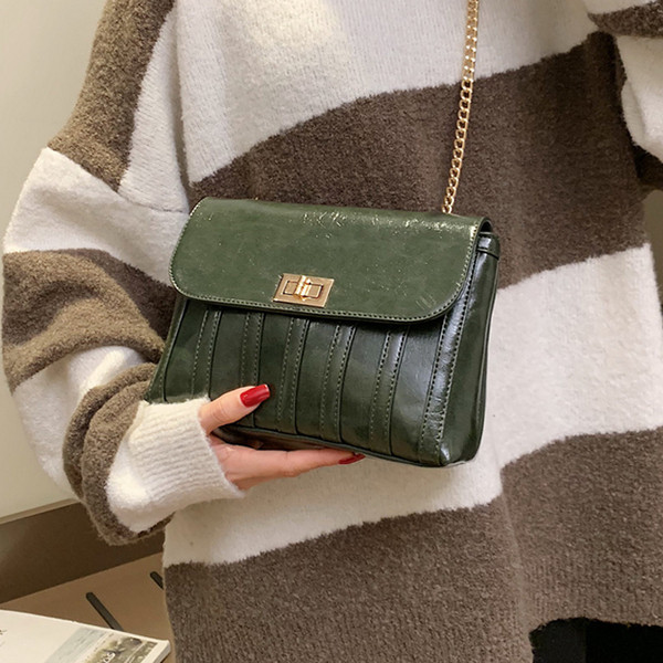 Γυναικεία τσάντα σε διάφορα χρώματα