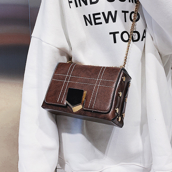 Geanta de dama eleganta cu elemente metalice in trei culori