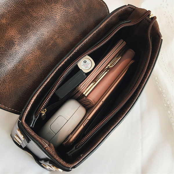 Geanta de dama eleganta cu elemente metalice in trei culori