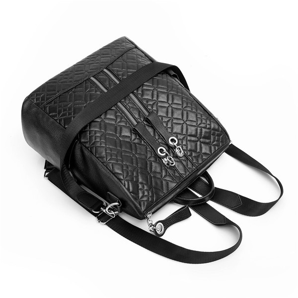 Női alkalmi hátizsák fekete színű cipzárral