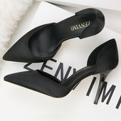 Stílusos női félig nyitott cipő hegyes modell több színben