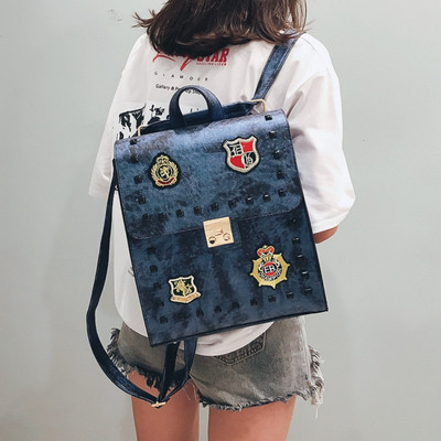 Rucsac de damă de ultimă generație cu ochiuri și embleme în mai multe culori