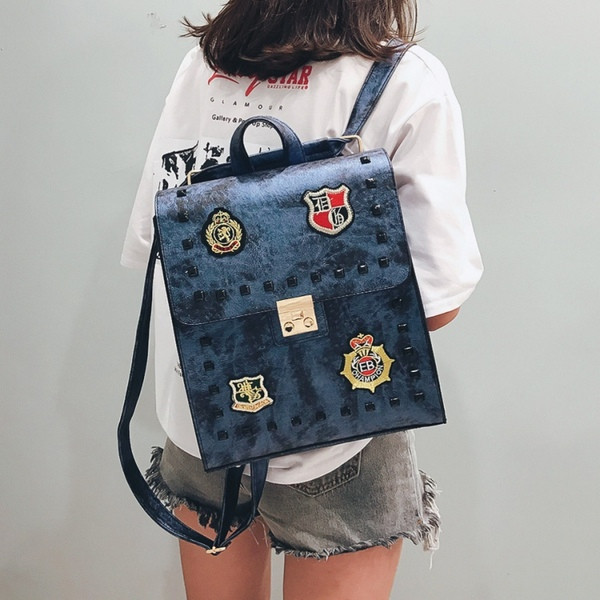 Rucsac de damă de ultimă generație cu ochiuri și embleme în mai multe culori