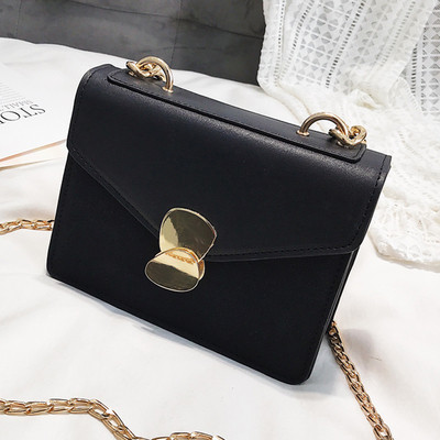 Γυναικεία τσάντα με μεταλλική λαβή σε τέσσερα χρώματα