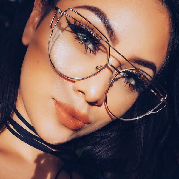 Aktuális átlátszó női szemüveg ezüst, arany és fekete kerettel