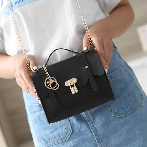 Stílusos női táska fém kiegészítővel több színben