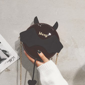 Kör alakú női táska 3D elemmel, két színben