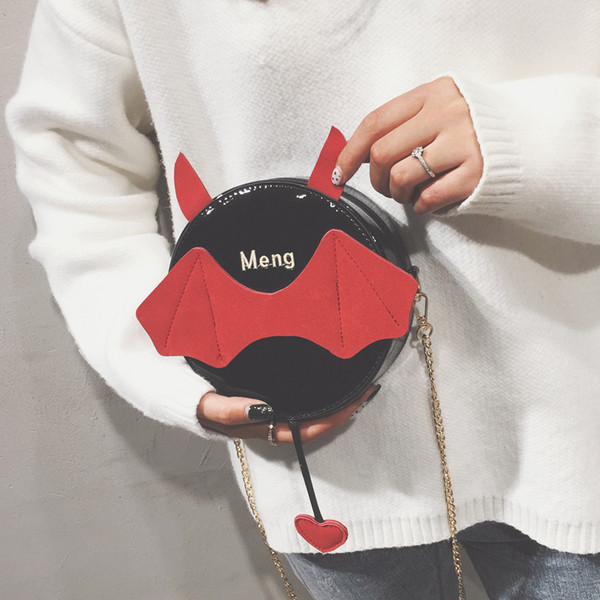 Kör alakú női táska 3D elemmel, két színben