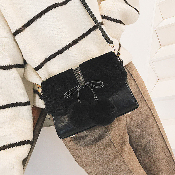 Női pehelytáska kiegészítővel több színben