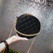 Elegáns női táska kerek formában, fém lánccal