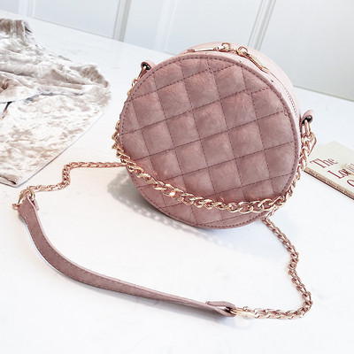 Elegáns női táska kerek formában, fém lánccal