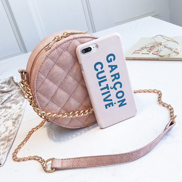 Elegáns női táska kerek formában, fém lánccal