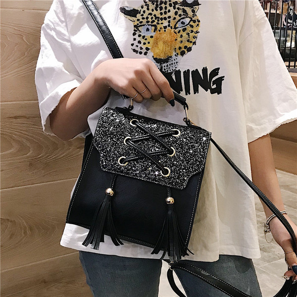 Modern női hátizsák brokáttal és keresztkötésekkel, többféle színben