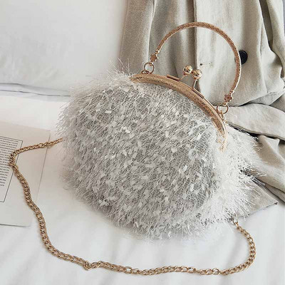 Elegáns női táska fém fogantyúval