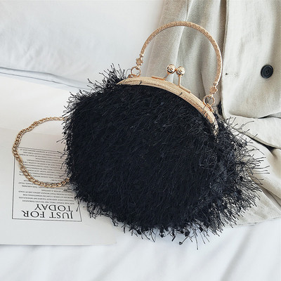 Elegáns női táska fém fogantyúval