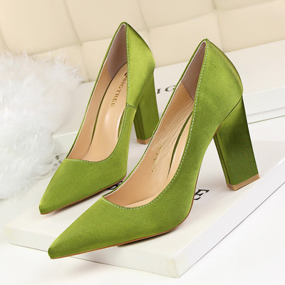 Stílusos női cipő hegyes modell több színben