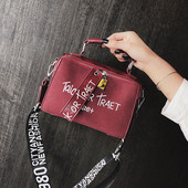 Stílusos női táska több színben feliratokkal