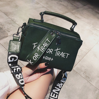 Stílusos női táska több színben feliratokkal