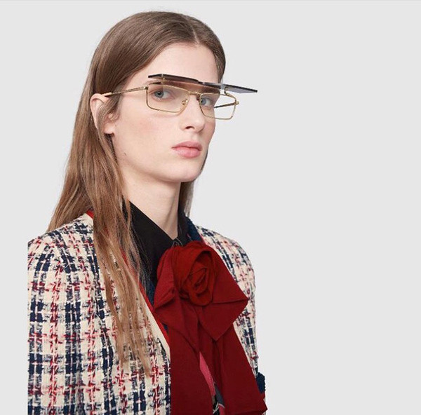 Ochelari moderni pentru femei si barbati cu ochelari colorati