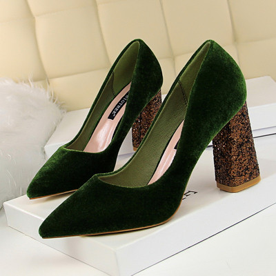 ÚJ Stílusos női cipő fényes sarok hatású eco velúrból öt színben