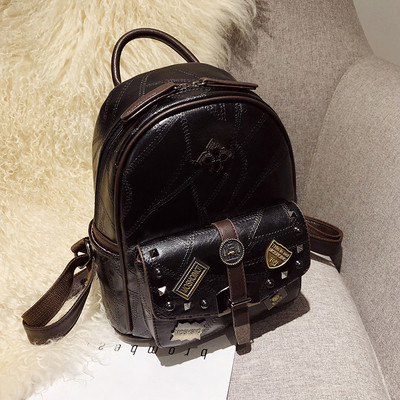 Modern női hátizsák több színben emblémával