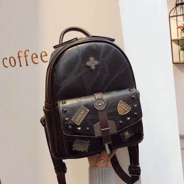 Modern női hátizsák több színben emblémával