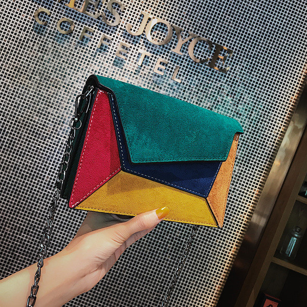 Stílusos női színes táska hosszú füllel