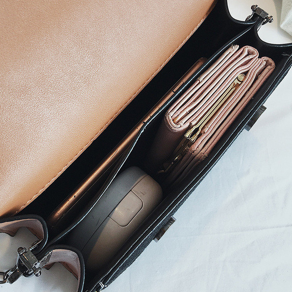 Stílusos női színes táska hosszú füllel