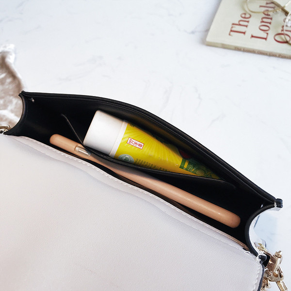 Fém fogantyús női táska négy színben