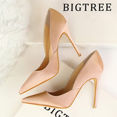 Stílusos női cipő vékony sarkú hegyes modellel több színben