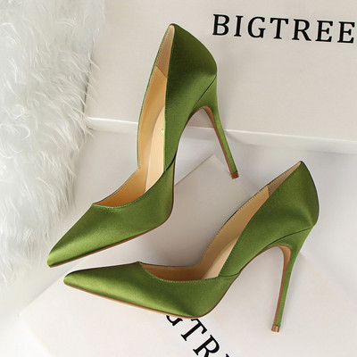 Stílusos női cipő vékony sarkú hegyes modellel több színben