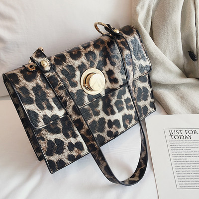 Γυναικεία κομψή τσάντα σε τέσσερα μοντέλα