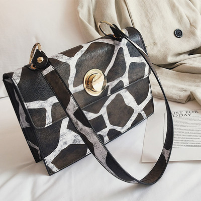 Γυναικεία κομψή τσάντα σε τέσσερα μοντέλα