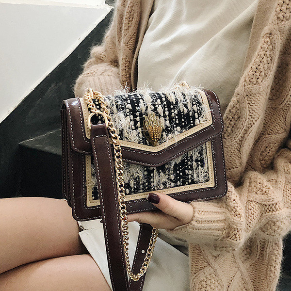 Stílusos táska hosszú füllel, több színben