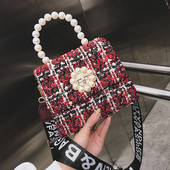 Három színben gyöngyökkel díszített női táska