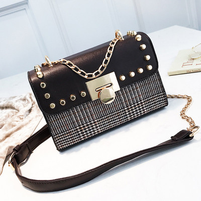 Elegáns női táska kockás mintával