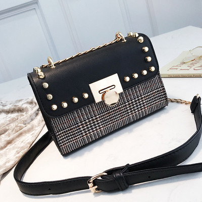 Elegáns női táska kockás mintával