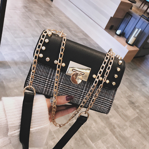 Elegáns női táska kockás mintával