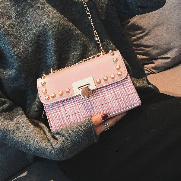 Elegáns női táska kockás mintával