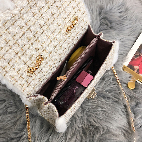 Stílusos női táska fém fogantyúval, három színben