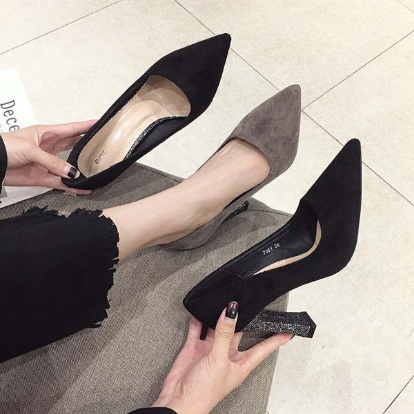 Stílusos női velúr cipő, fényes sarok hatású két színben