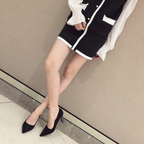 Stílusos női velúr cipő, fényes sarok hatású két színben