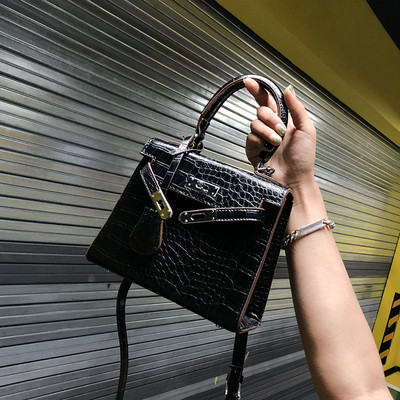 Stílusos női táska eco bőrből, hosszú és rövid fülekkel