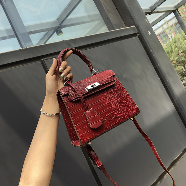 Stílusos női táska eco bőrből, hosszú és rövid fülekkel